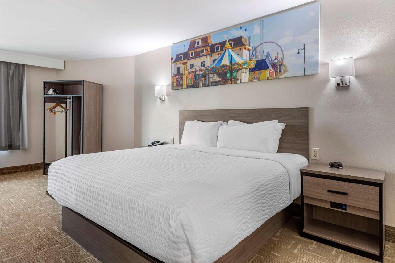 Clarion Pointe Galveston Seawall Exterior photo
