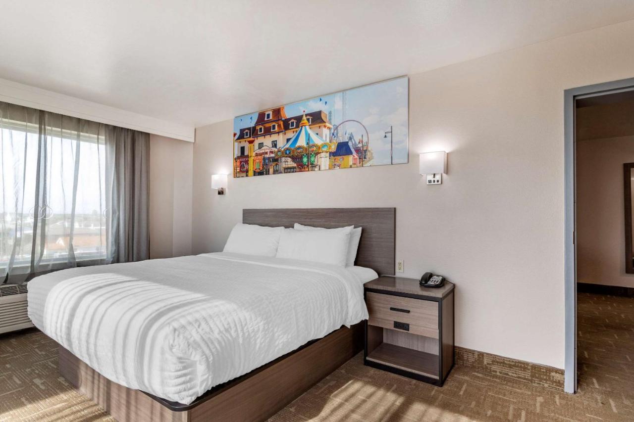 Clarion Pointe Galveston Seawall Exterior photo