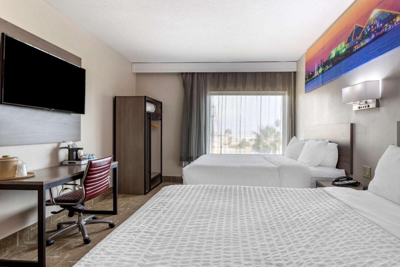 Clarion Pointe Galveston Seawall Exterior photo