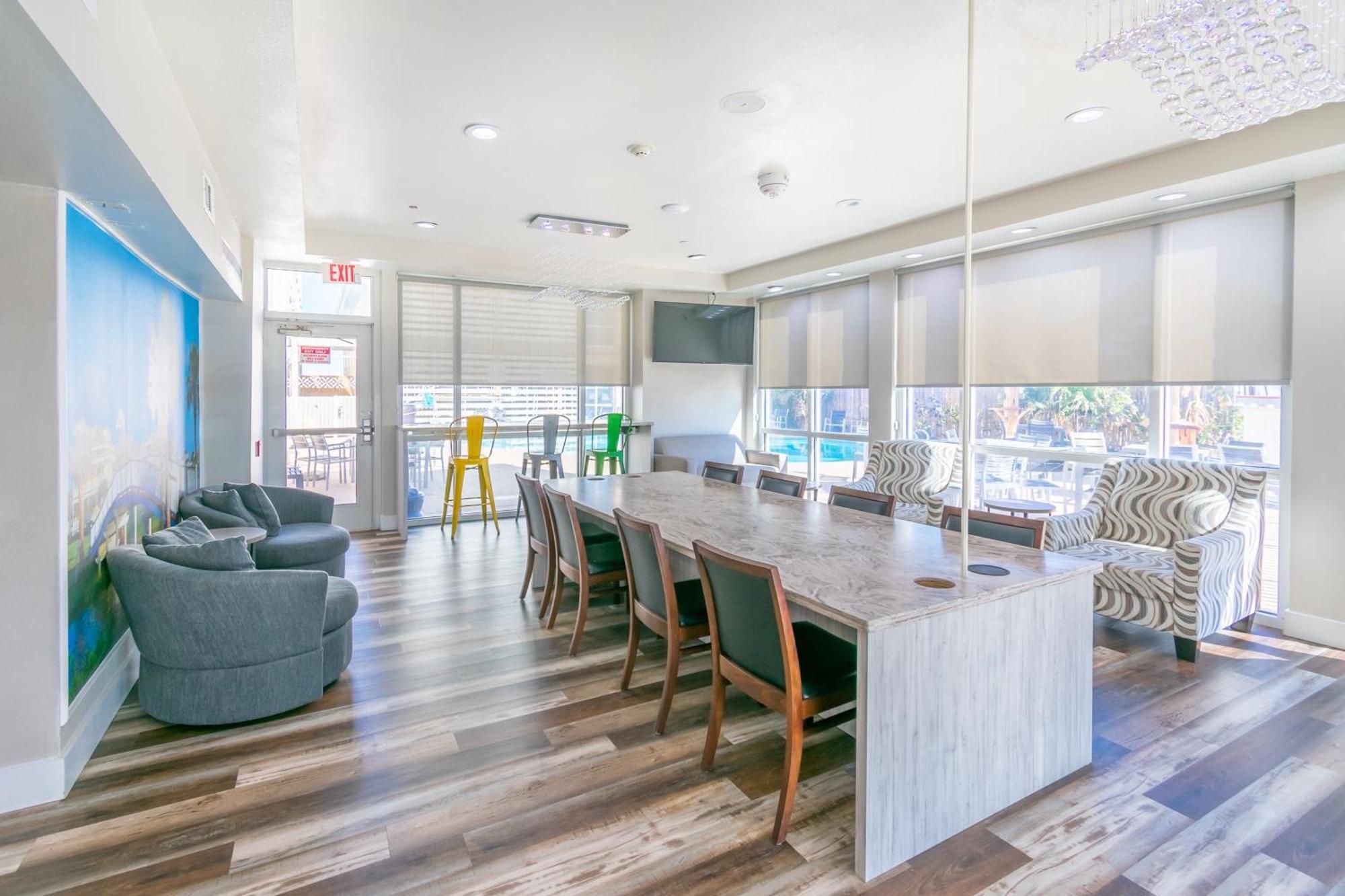 Clarion Pointe Galveston Seawall Exterior photo